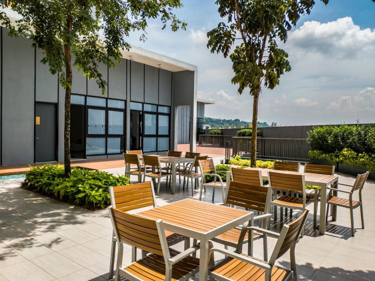 Ferienwohnung Le Pavillion Puchong By Widebed Upto 6Pax Kuala Lumpur Exterior foto