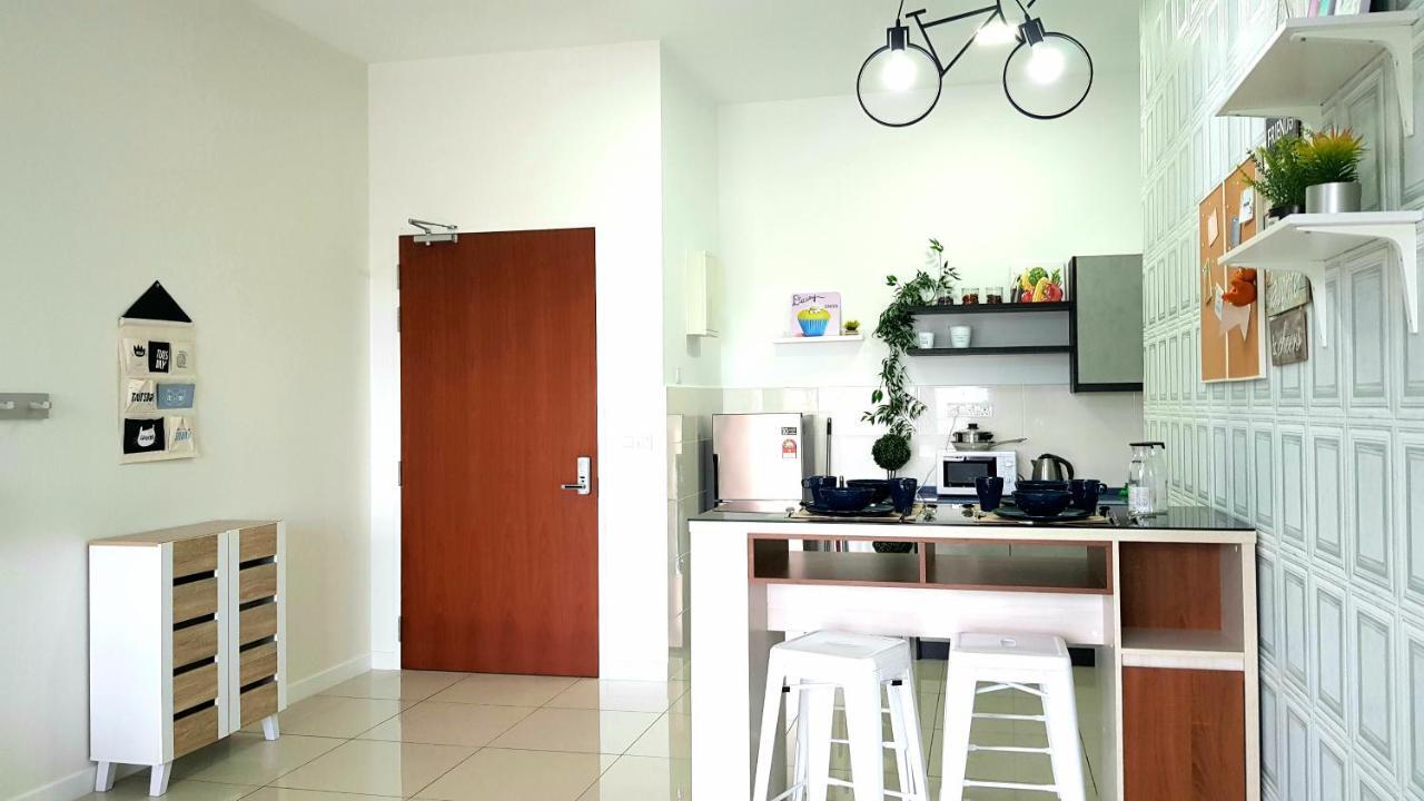 Ferienwohnung Le Pavillion Puchong By Widebed Upto 6Pax Kuala Lumpur Exterior foto