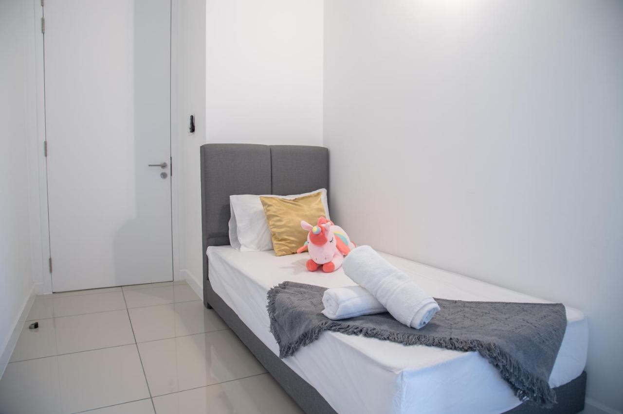 Ferienwohnung Le Pavillion Puchong By Widebed Upto 6Pax Kuala Lumpur Exterior foto